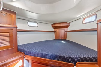 RESOLUTE 19 Cabin Fwd