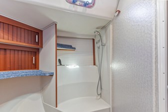 RESOLUTE 21 Head shower