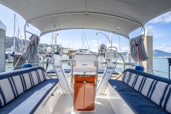 RESOLUTE 22 Cockpit Aft