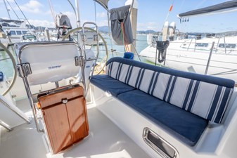 RESOLUTE 24 Cockpit Port Aft