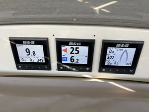 RESOLUTE 30 Cockpit sailing Instr