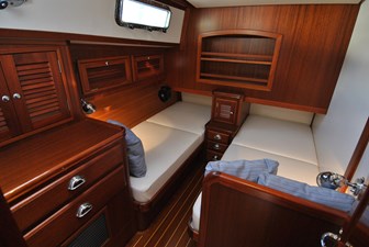 ALIZE V 8 Guest Cabin