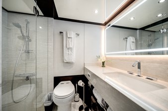 Dreams 68 Guest En-Suite Head