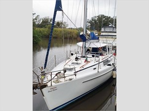 40' Beneteau 1999 Center Cockpit 9 