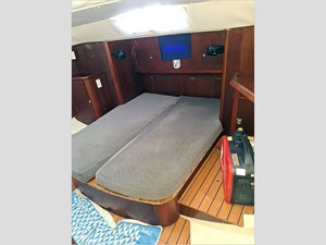 40' Beneteau 1999 Center Cockpit 23 