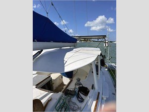 40' Beneteau 1999 Center Cockpit 42 