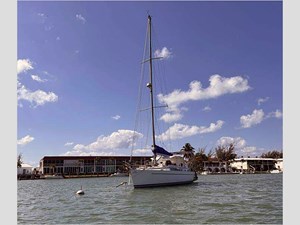 40' Beneteau 1999 Center Cockpit 116 