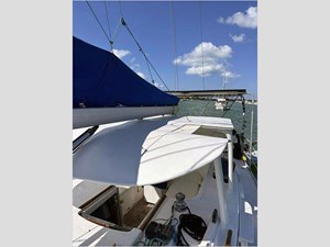 40' Beneteau 1999 Center Cockpit 122 