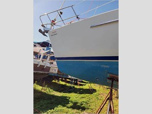 40' Beneteau 1999 Center Cockpit 130 