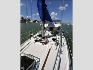 40' Beneteau 1999 Center Cockpit 133 