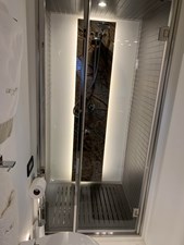 FANTASTIC 22 LOWER DEK MASTER ENSUITE - FANTASTIC 77’ (23.47m) Azimut Motoryacht, 2019