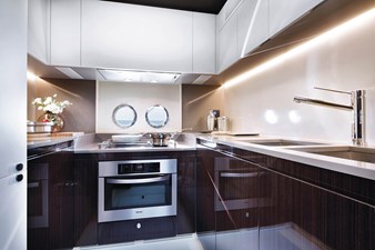 FANTASTIC 8 LOWER DECK GALLEY - FANTASTIC 77'