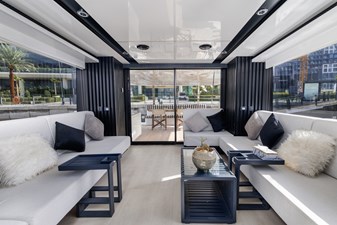 AL SULTAN 27 Main deck lounge