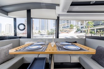 AL SULTAN 36 Main deck dining area