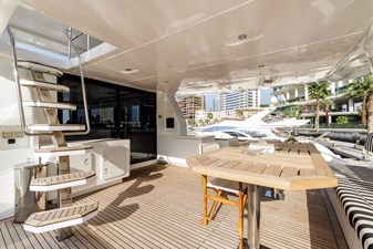 AL SULTAN 11 Main deck aft dining area