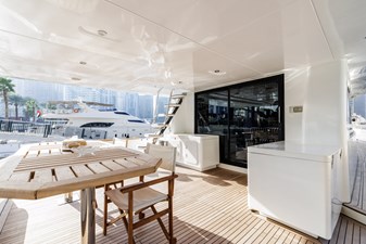 AL SULTAN 7 Main deck aft dining area
