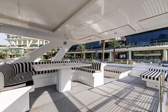 AL SULTAN 20 Flybridge dining area
