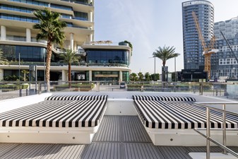 AL SULTAN 22 Flybridge sunbathing area