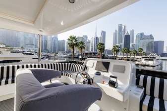 AL SULTAN 24 Cockpit