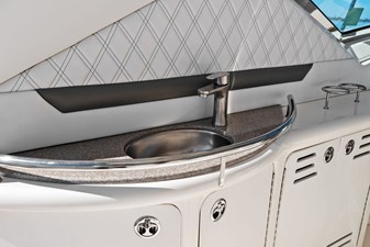 VOODOO KREWE 42 Cockpit sink