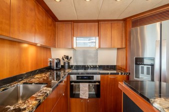 2008 SUNSEEKER MANHATTAN 70 40 