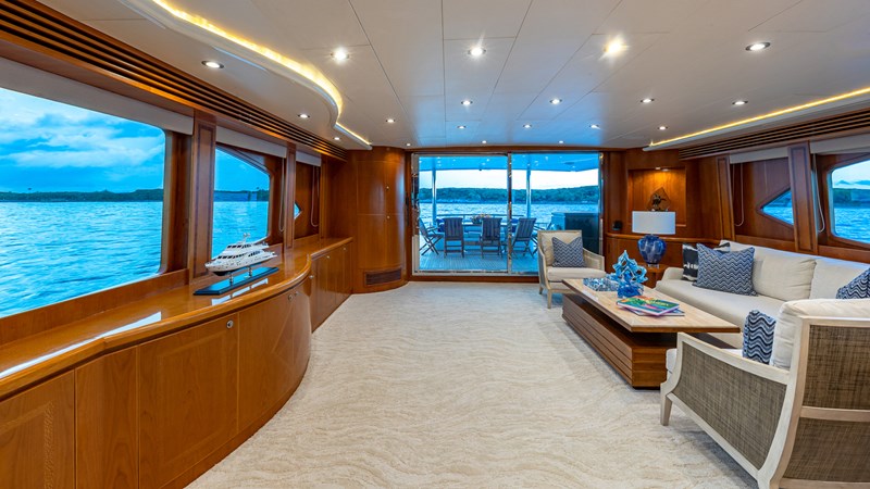Salon looking aft to stbd side 