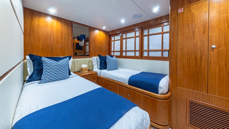 Stbd guest cabin looking fwd 