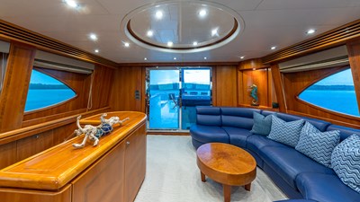 B HAPPY 16 Skylounge looking aft 