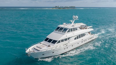 B HAPPY 72 Bow quarter 