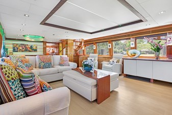 OSSUM DREAM 4 Salon to Stbd.  