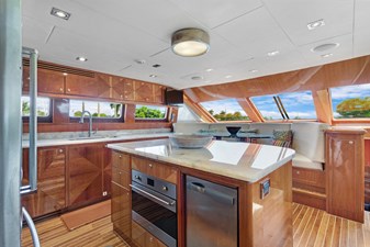 OSSUM DREAM 16 Galley to Port  