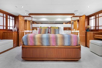 OSSUM DREAM 25 Master Looking Aft  