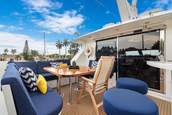 OSSUM DREAM 55 Boat Deck Dining  