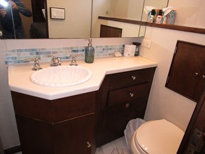 SHEPSL X 42 Stbd. Guest Head