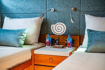 INDIGO  32 Night Stand