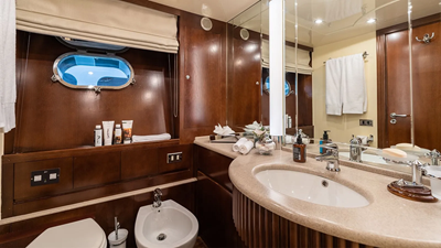 LET IT BE 35 1684235992505_TwinCabin1-ensuitebathroom1