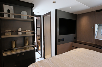 Manhattan 68 4 Ideal for Family Cruising & Entertaining