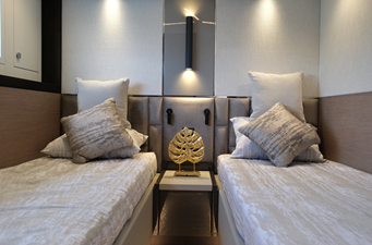 Manhattan 68 2 Ideal for Family Cruising & Entertaining