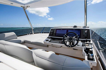 Manhattan 68 9 Spacious Flybridge Layout