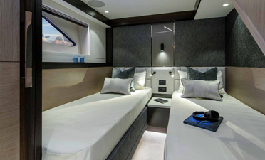 Manhattan 68 12 Ideal for Family Cruising & Entertaining