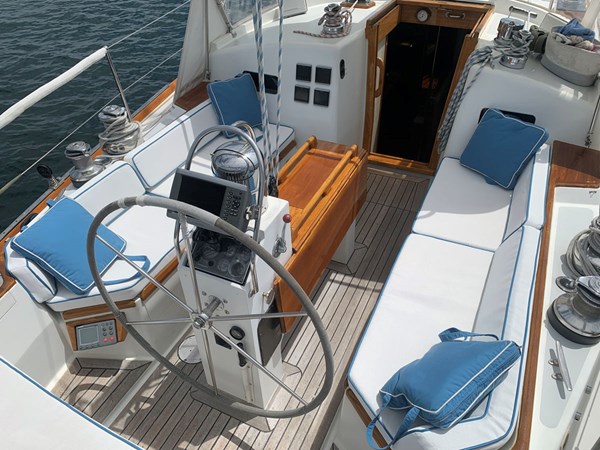 Little Harbor 44, Cockpit