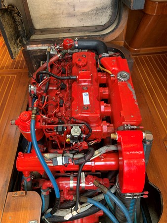 Little Harbor 44, Engine