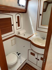 REDSTART 21 Little Harbor 44, Forward Head