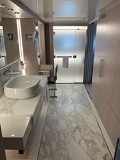 D&D 21 Master Cabin Bathroom