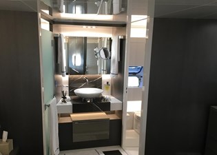 D&D 28 VIP Cabin Bathroom