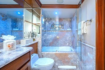 LA SIRENA 19 Master Bath Jacuzzi