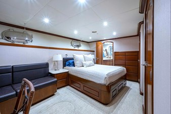 LA SIRENA 33 Captain's Cabin