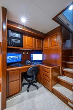 LA SIRENA 13 Pilothouse Office