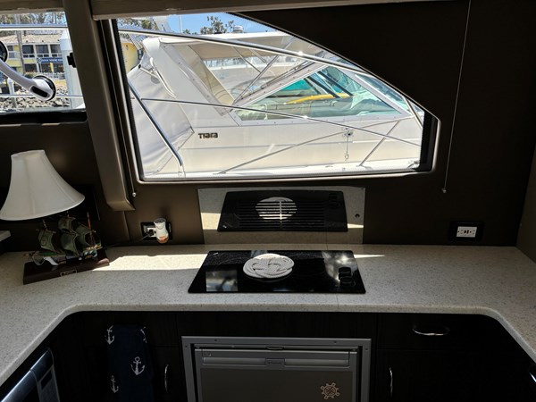 U-Shape Galley: Electric Stove