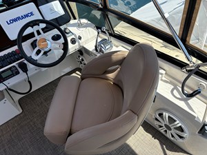 Captains Seat / Wheel / Merc Vessel View / Throllers / Speakers